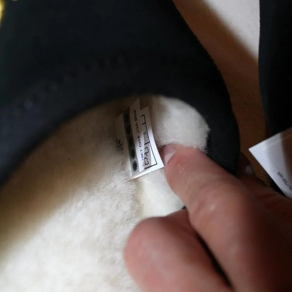 NIB UGG MEN'S LOGO SCUFF SUEDE SHEARLING SLIP ON SLIPPER‎ BLACK GOLD 8